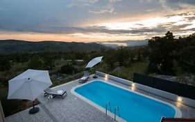 Mountain House Kajko With Pool & Free Parking On Site